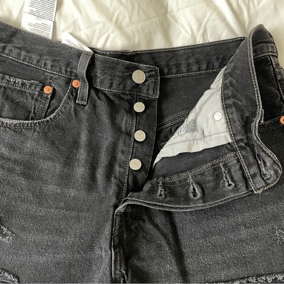 Levi’s Jean shorts - Picture 3 of 4